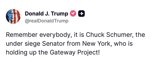 川普：记住，各位，是Chuck Schumer，这位来自纽约、正处于围攻之中的参议员，在阻挠Gateway项目！