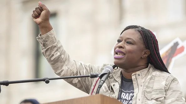 明尼阿波利斯教堂冲击事件领导者、反ICE抗议者Nekima Levy Armstrong被联邦当局逮捕